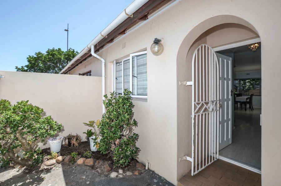 2 Bedroom Property for Sale in Table View Western Cape